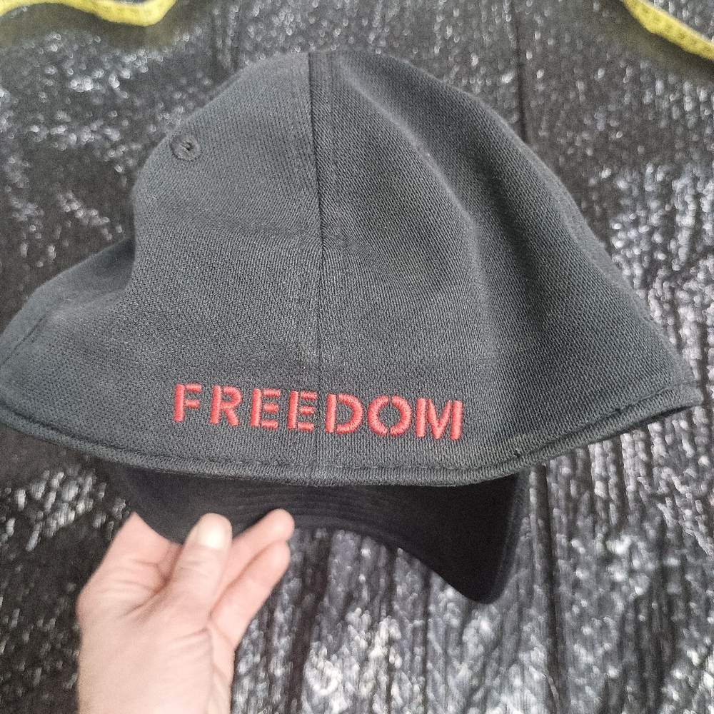 Under Armour White Athletic Hat Essential Accessory - Picture 7 of 15